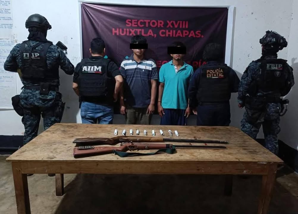 SSP y FGE detienen a dos masculinos por diversos delitos en #Huixtla 

La Secretaría de Seguridad del Pueblo (SSP) a través de la Fuerza de Reacción Inmediata Pakal (FRIP) y la Policía Estatal Preventiva (PEP) en coordinación con la Agencia de Investigación e Inteligencia Ministerial (AIIM) de la Fiscalía General del Estado (FGE) y la Secretaría de Seguridad y Protección Ciudadana (SSPC) del Gobierno Federal, detuvieron a dos masculinos por los probables delitos de encubrimiento por receptación en la modalidad de conducir un vehículo con reporte de robo, contra la salud y violación a la Ley Federal de Armas de Fuego y Explosivos