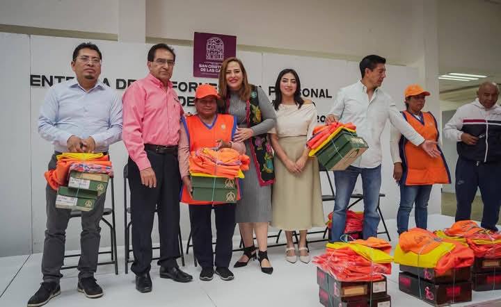 Entregan uniformes a personal sindicalizado del Ayuntamiento de San Cristóbal

San Cristóbal de Las Casas, 12 de junio de 2025